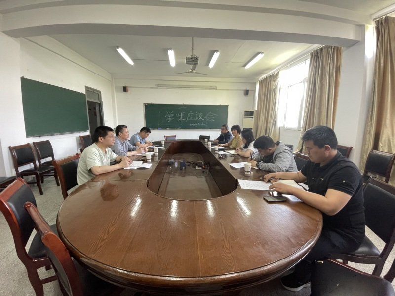 副主任赵小荣带领全体部门成员